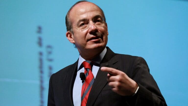 Felipe Calderón acusa persecución política del gobierno de AMLO