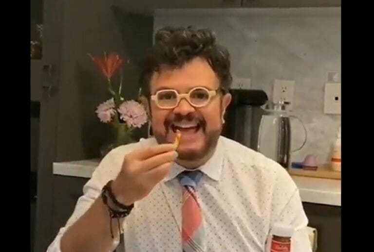 Critican a Aleks Syntek por presumir ser el autor de la canción de catsup La Costeña