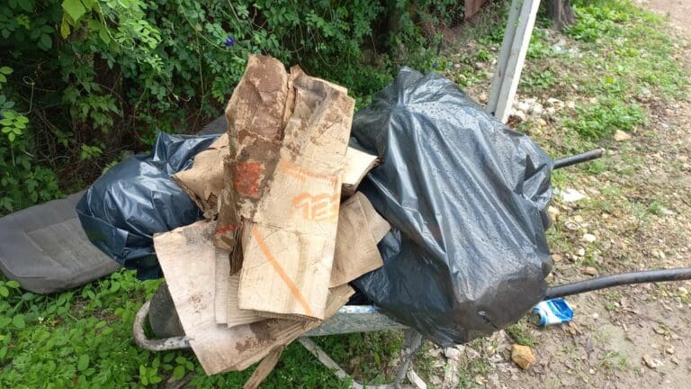 Hallan cuerpo embolsado en zona de invasión de Tulum