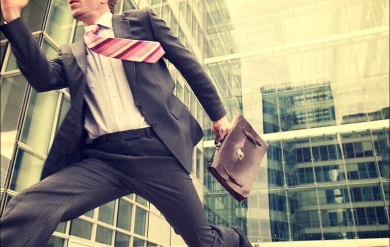 VIRAL: Finge ir al baño y escapa de su nuevo trabajo porque ¡NO LE GUSTÓ!