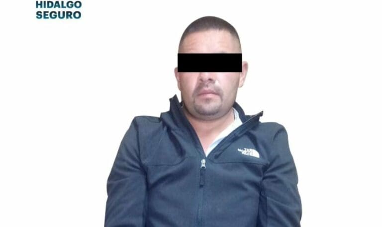 El alcalde de un municipio poblano fue detenido durante un operativo; portaba armas de uso exclusivo del Ejército; no explicó su procedencia