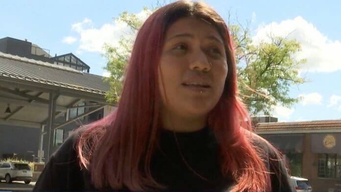 Trabajadora despedida de local de comida por defenderse de un robo a mano armada