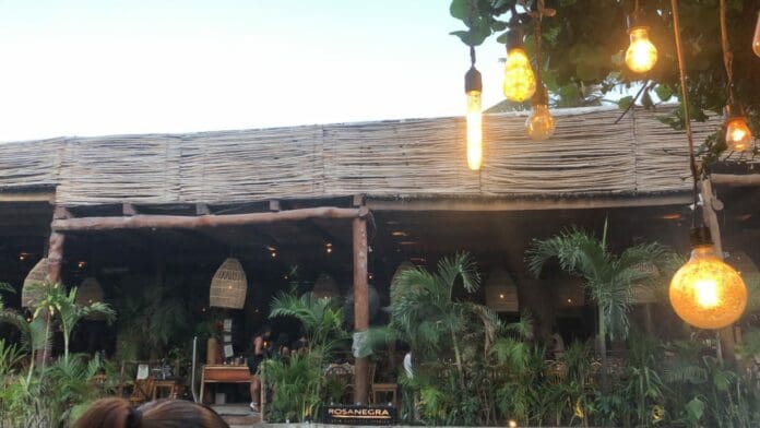 Reabren bar Rosa Negra, horas después de sufrir ataque