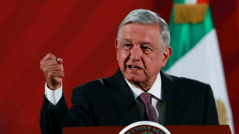 Promueven consulta de revocación de mandato de AMLO en Chetumal