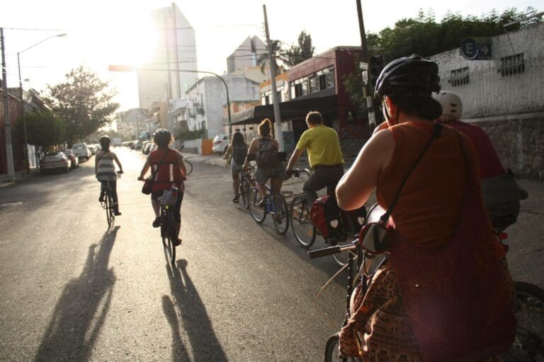 Mujeres y bicicletas se adueñan de las calles de México