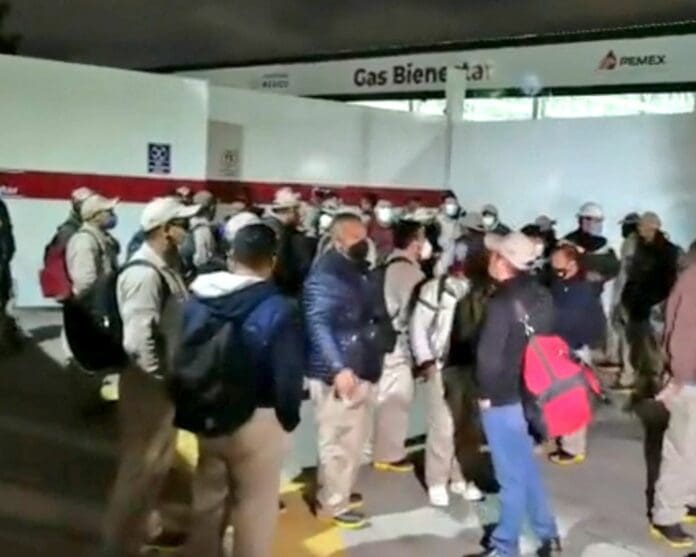 Trabajadores de Gas Bienestar protestaron por incumplimiento salarial