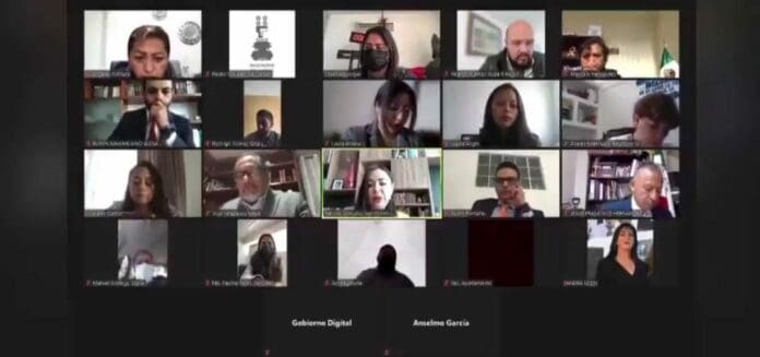 Esta funcionaria pidió su ropa y su calzón por Zoom; lo que se le olvidó fue que tenía el micrófono prendido y todos la oyeron