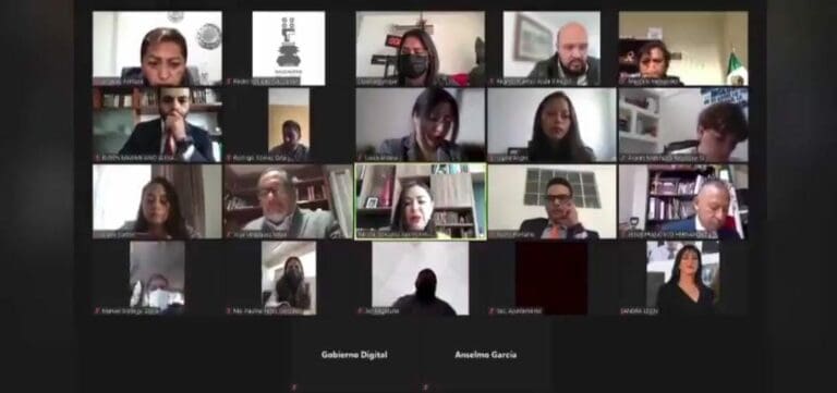 Esta funcionaria pidió su ropa y su calzón por Zoom; lo que se le olvidó fue que tenía el micrófono prendido y todos la oyeron