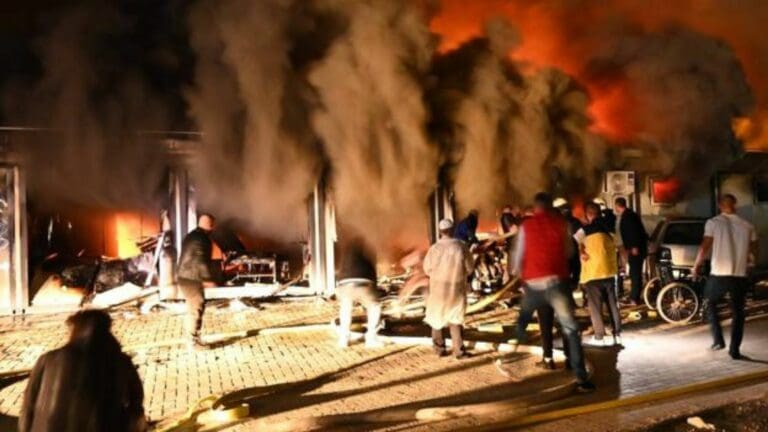 Mueren 10 personas tras incendio en hospital para enfermos Covid-19
