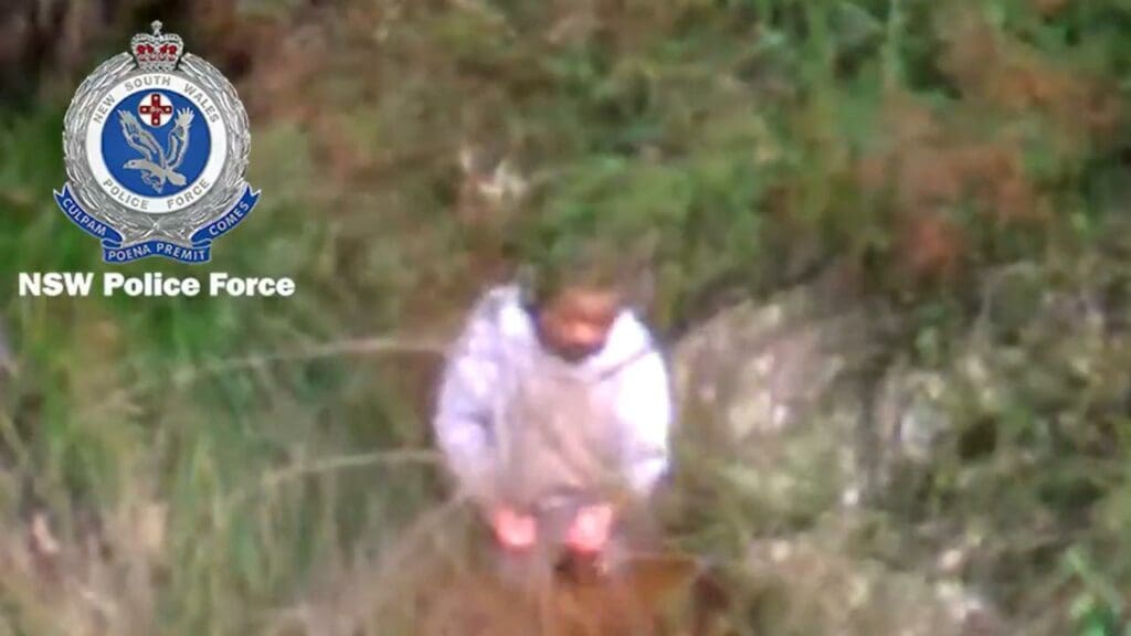 Rescatan a niño con autismo que desapareció por 4 días en bosque de Australia