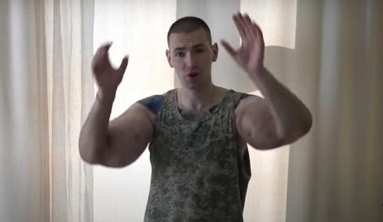 VIDEO: Brazos del 'Popeye ruso' explotan durante combate de artes marciales