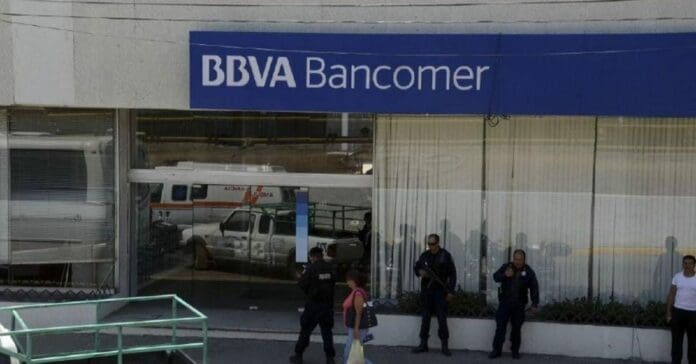 Detallan cómo operan las estafas de sujetos que se hacen pasar por empleados de bancos, en este caso de BBVA. No caigas en su juego
