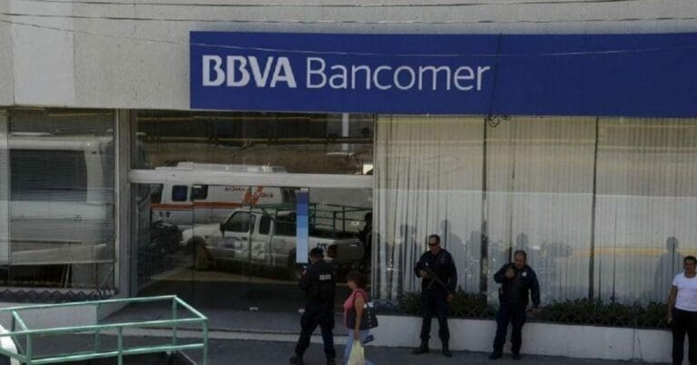 Detallan cómo operan las estafas de sujetos que se hacen pasar por empleados de bancos, en este caso de BBVA. No caigas en su juego