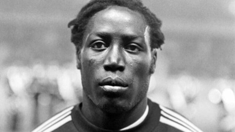 Se ha confirmado la muerte del futbolista que estuvo 39 años en coma, luego del error en la anestesia cuando le iban a operar