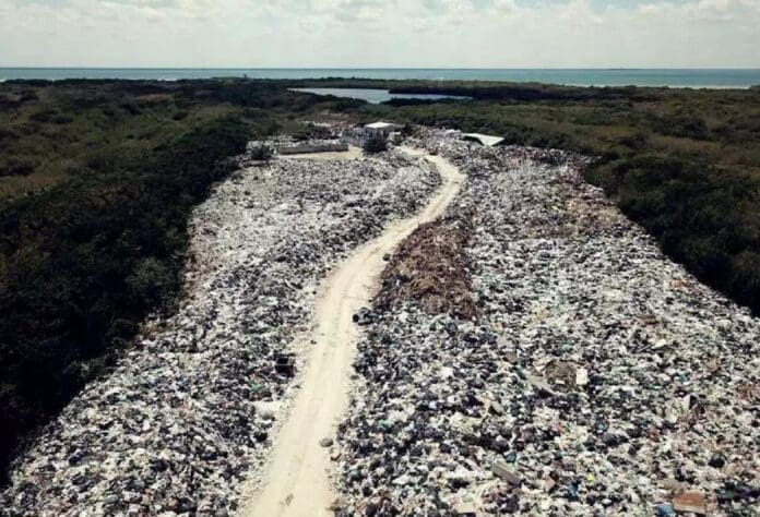 Denuncia Édgar Gasca acumulación de desechos en Holbox