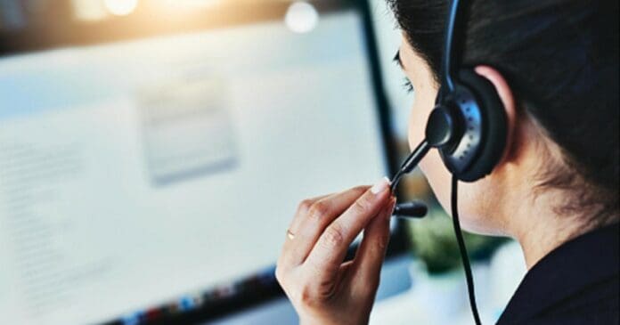 Operadora del 911 colgaba deliberadamente cientos de llamadas de emergencia