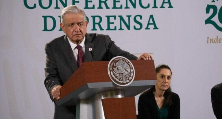 AMLO criticó este día la reunión de los panistas con el dirigente de Vox, partido de la derecha española; les llamó casi fascistas