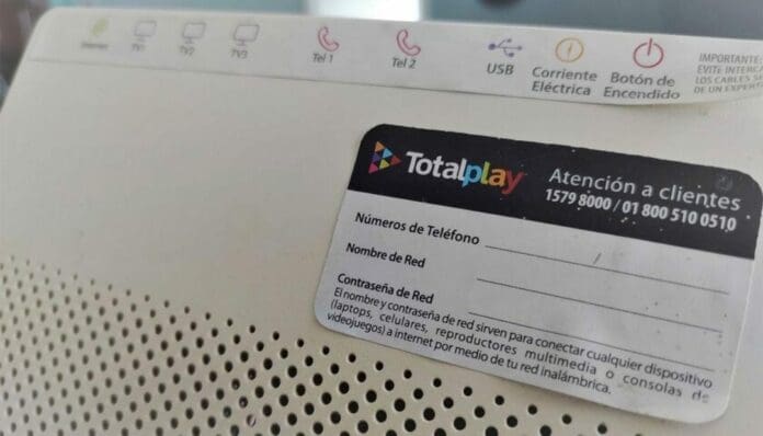 Usuarios de Totalplay han denunciado que la empresa hace pruebas con sus módems y hasta su electricidad; la empresa explica lo que ocurre