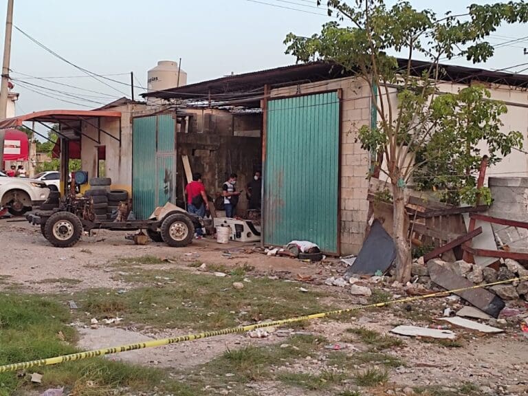 Ejecutan a tres hombres en una vulcanizadora de Cancún