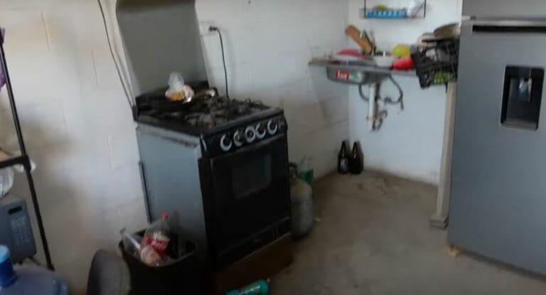 Youtuber mexicano presta su casa a familia en situación de calle, se adueñaron de ella