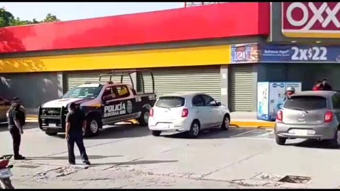 Abren boquete en Oxxo de Cozumel y se llevan 200 mil pesos