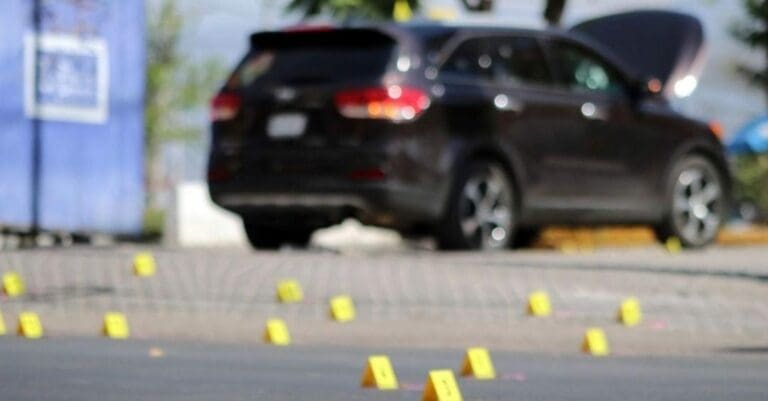Sale a vender su automóvil y es asesinado a tiros en el Edomex