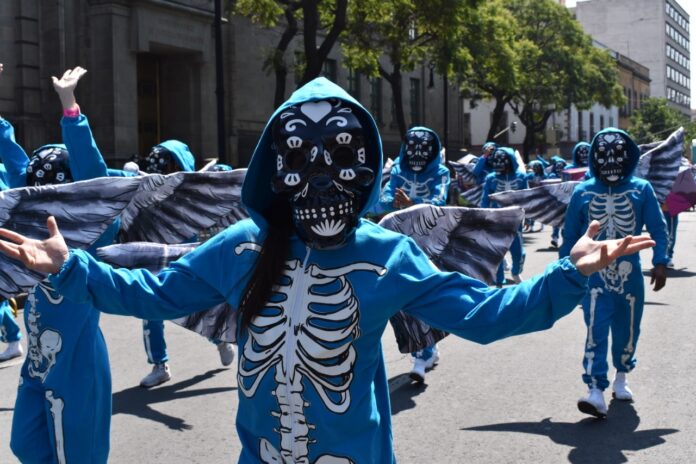 Viven al máximo el Gran Desfile Internacional de Día de Muertos en la CDMX
