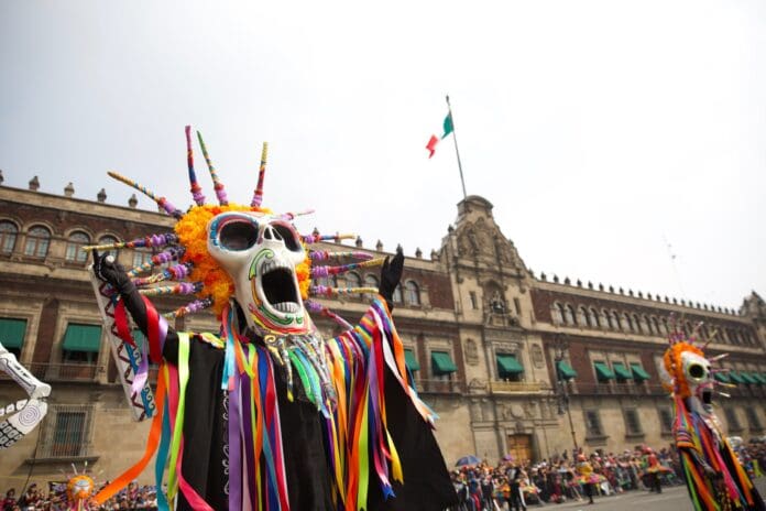 Mil policías vigilarán Desfile Internacional del Día de Muertos en CDMX