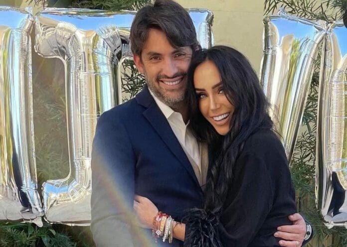 Una nueva investigación revela que Víctor Álvarez Puga tiene un concesión en la playa en Acapulco, vigente por 15 años. ¿Qué tal?