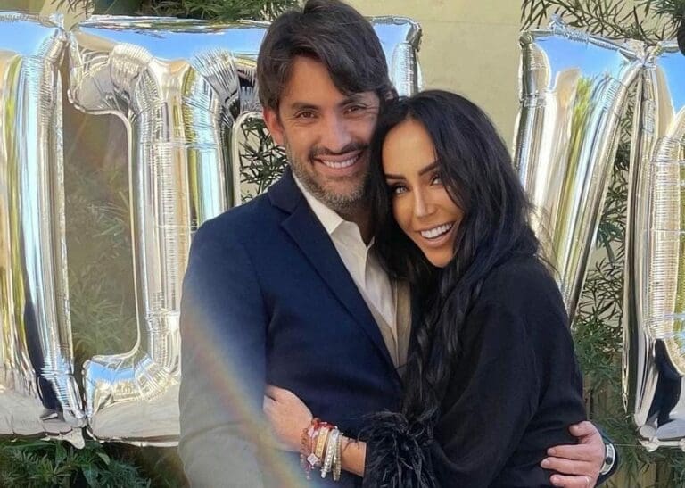 Una nueva investigación revela que Víctor Álvarez Puga tiene un concesión en la playa en Acapulco, vigente por 15 años. ¿Qué tal?