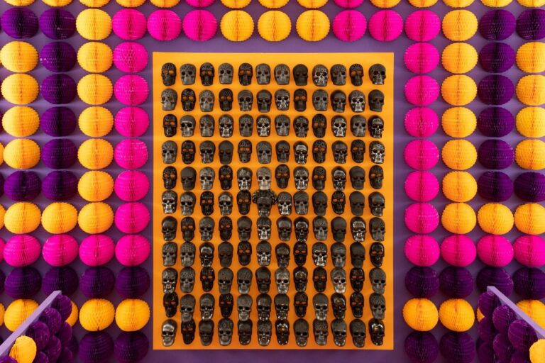 Casa de México en España instala ofrenda en homenaje al México Prehispánico