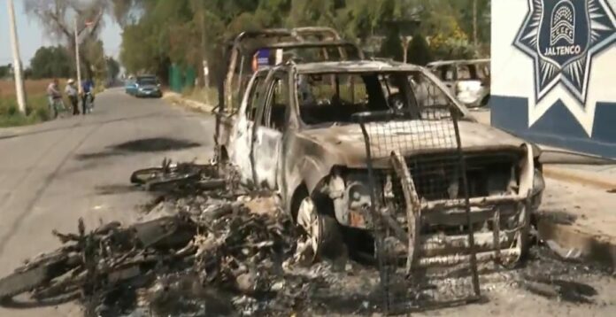 Pobladores en Edomex queman patrullas hartos de los abusos y extorsiones policiales