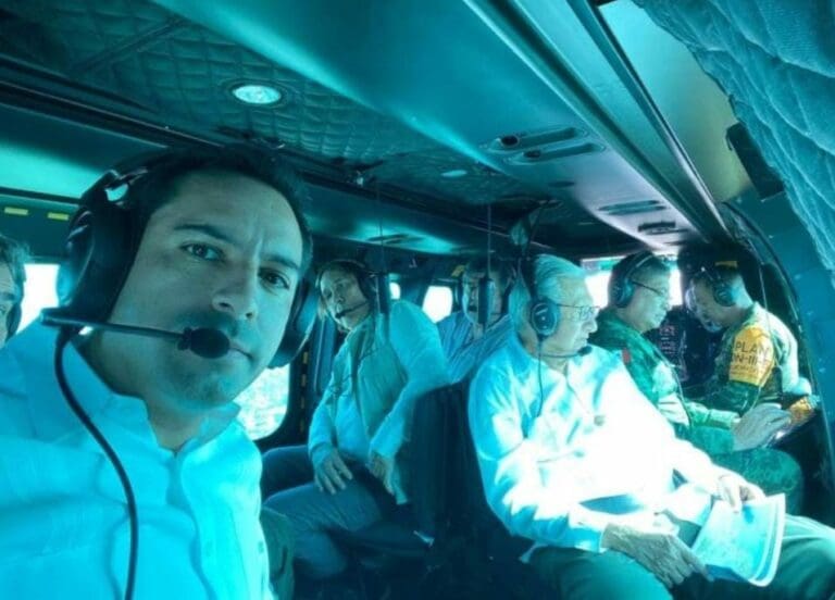Este día el presidente López Obrador y el gobernador de Yucatán sobrevolaron para supervisar los avances del Tren Maya.
