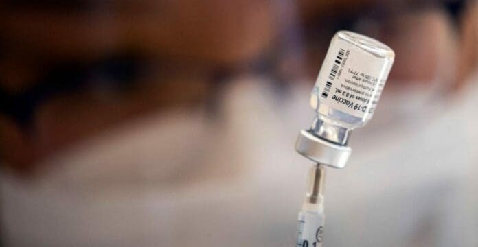 Hasta 57 vacunas le fueron descubiertas en su poder a un trabajador del sector salud en el Estado de México; será sancionado