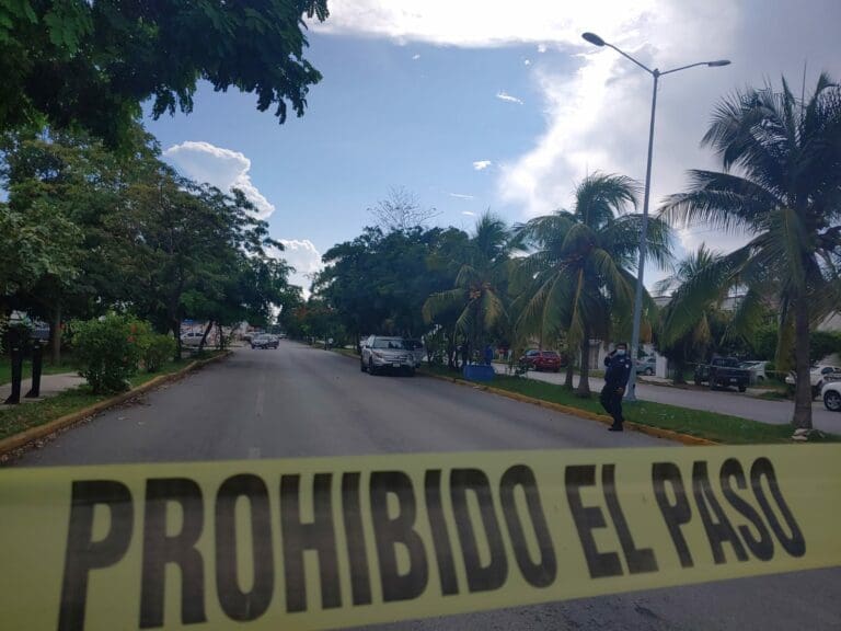 Sujetos en moto con mochilas de Rappi ejecutan a conductor en Cancún