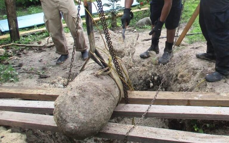 Muere padre e hijo tras explosión de una bomba de la Segunda Guerra Mundial