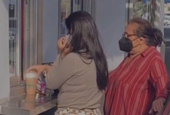 VIDEO VIRAL: Le avienta frappé a empleada por equivocarse con su pedido