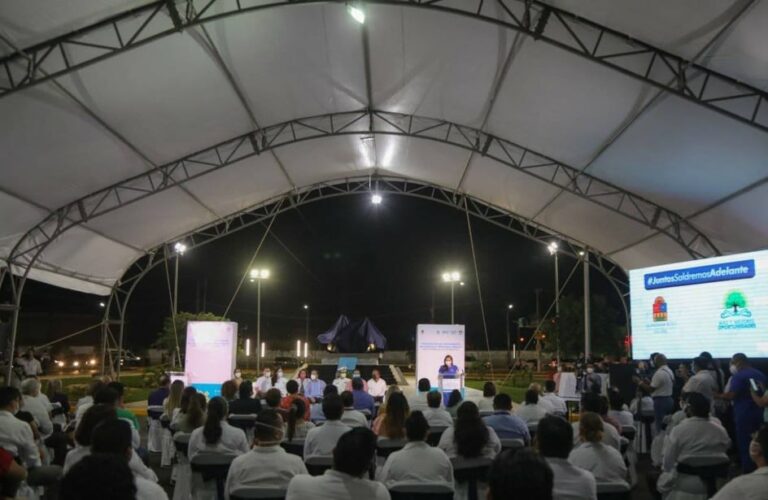 Develan en Cancún monumento al personal médico
