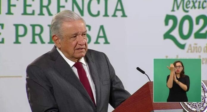 AMLO continuó con sus críticas a la UNAM; esta vez la comparó con la Ibero, de la que dijo, surgió el movimiento Yo soy 132.