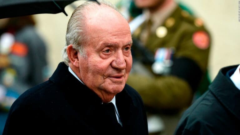 Afirman que rey al emérito de España le inyectan homonas para bajar la libido