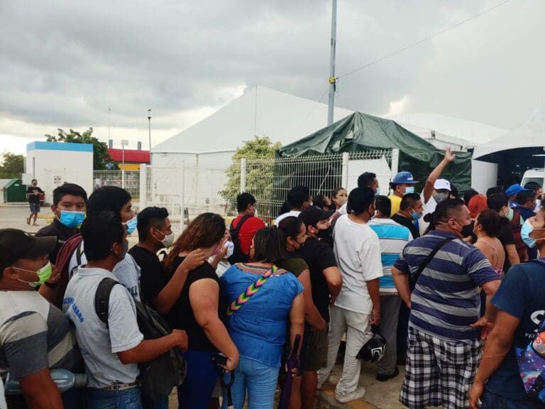 Surge conato de riña en Hospital General de Cancún, al acabarse vacunas