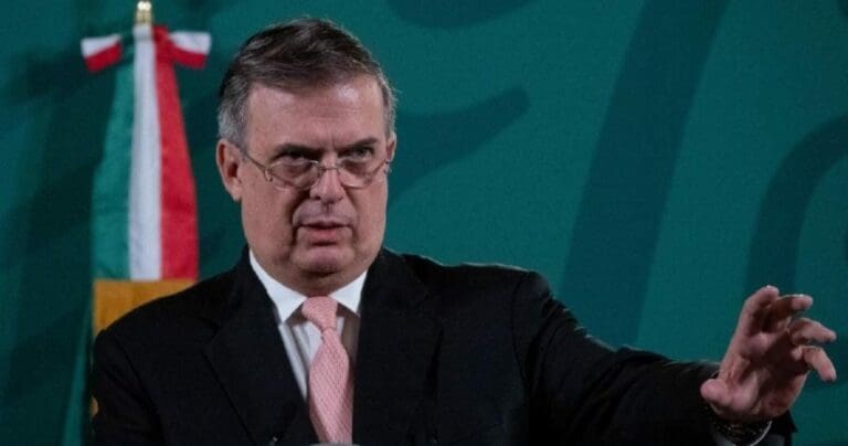 El jefe de gobierno no supervisa pernos, dice Ebrard sobre Línea 12