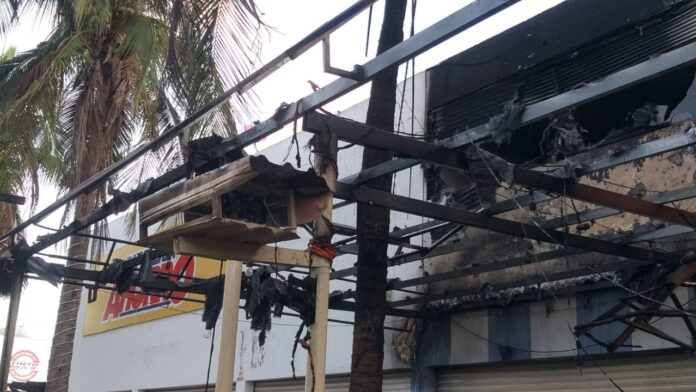 ÚLTIMO MOMENTO: Se incendia restaurante bar de Cancún
