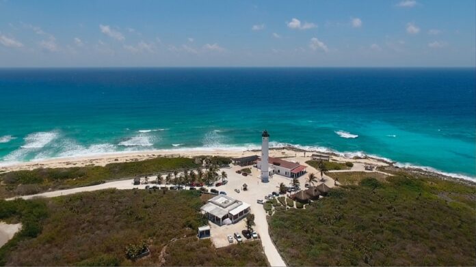 El escritor y compositor Pedro Perera, le ha hecho una canción a Cozumel, musa a la que dedica versos hechos canción en 