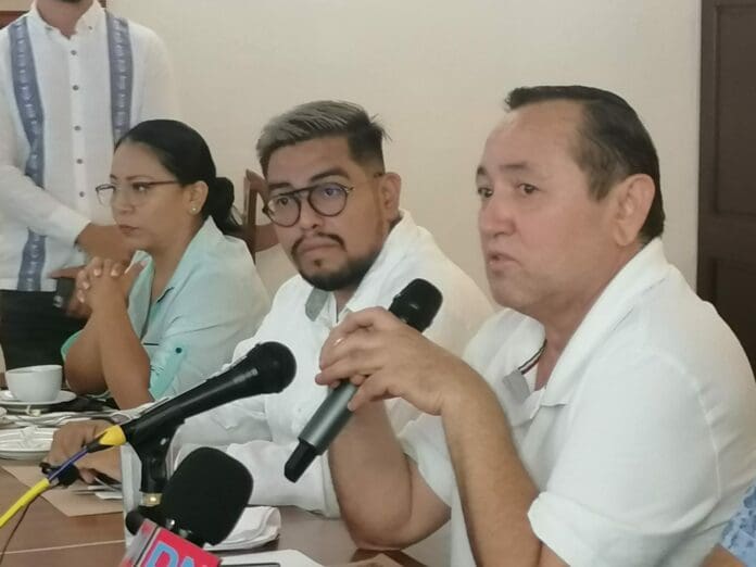 Nivardo Mena alza la mano; dice que le gustaría ser candidato del PAN a la gubernatura y que cuenrta con el apoyo de la gente