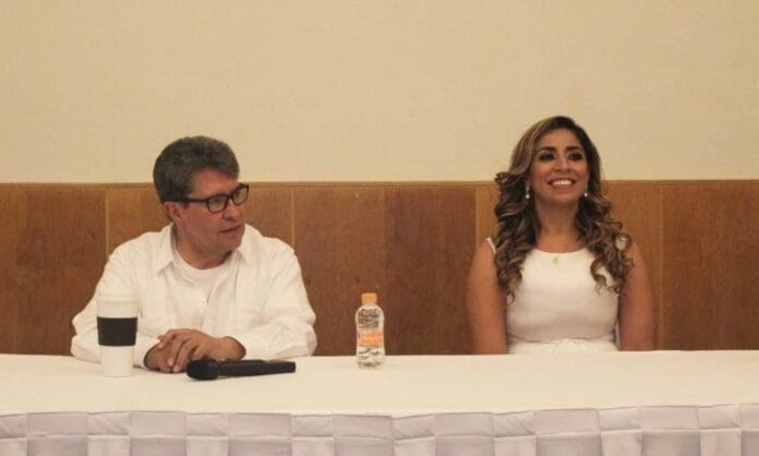 Marybel Villegas y Ricardo Monreal, en la conferencia previa al informe de la polémica senadora morenista