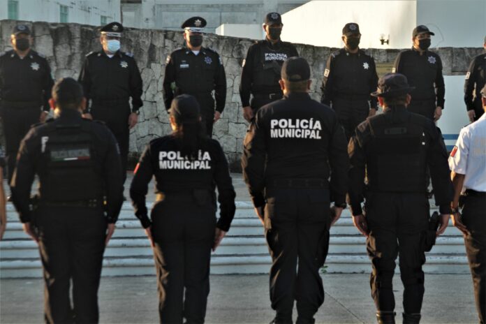 Despiden como héroe a policía asesinado en Playa del Carmen