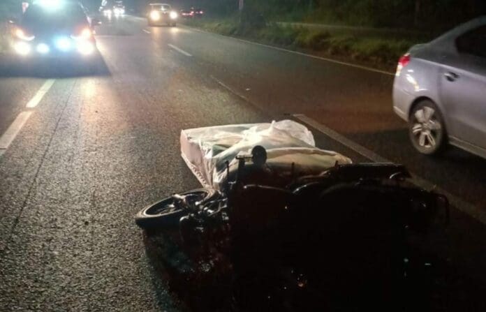 Un colchón que era trasladado en una camioneta de mudanzas voló por los aires y le cayó encima a una persona, que resultó lesionada