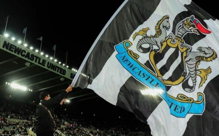 El Newcastle United se ha convertido en el club más rico del futbol a nivel mundial gracias a sus nuevos dueños, de un fondo de inversión