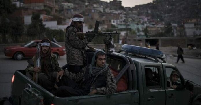 ¡Terrible! Un nuevo atentado deja decenas de muertos y heridos; ocurrió en una mezquita en Afganistán. No se conoce la cifra exacta aún.
